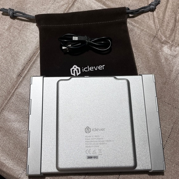 Foldable portable mini keyboard w backlit features and carrying bag - Picture 2 of 8